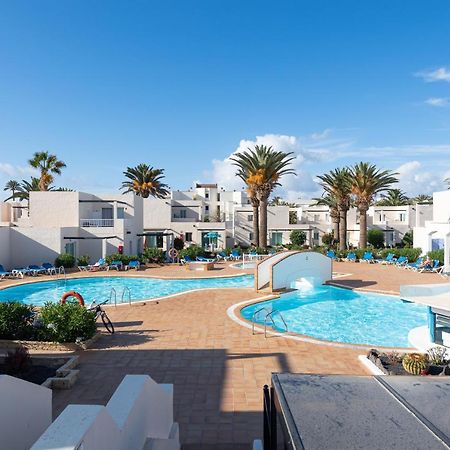 Apartamento con terraza y piscina en Corralejo Exterior foto