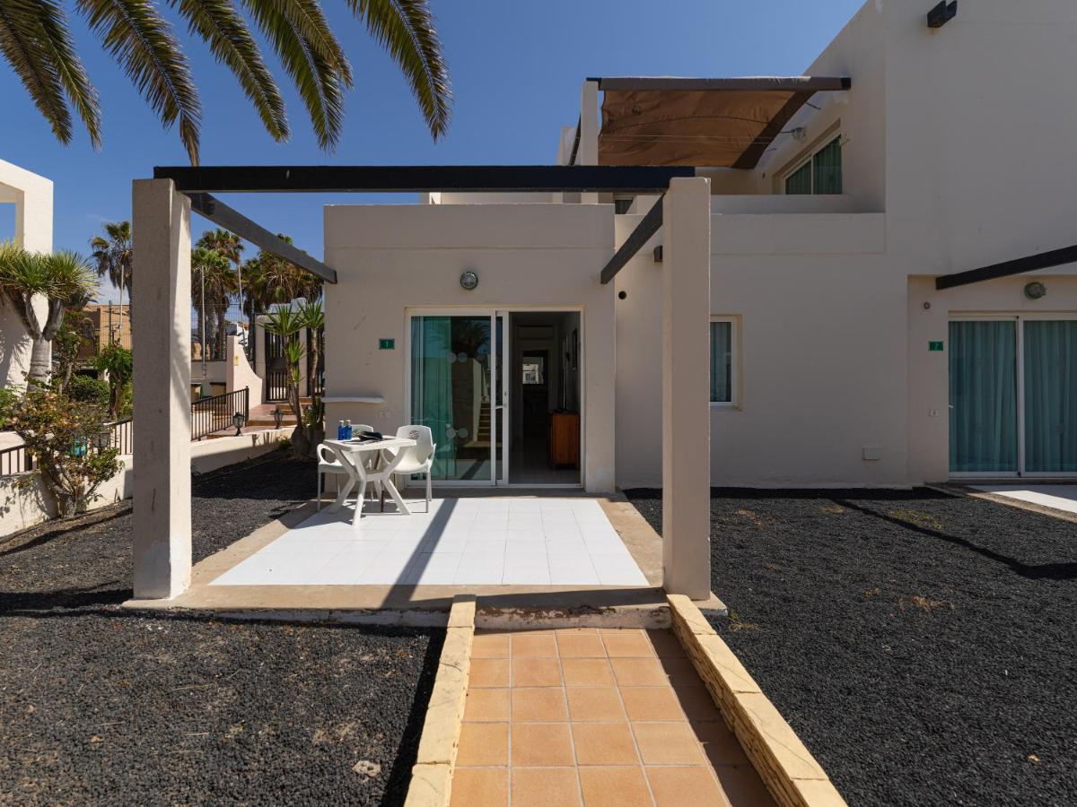 Apartamento con terraza y piscina en Corralejo Exterior foto