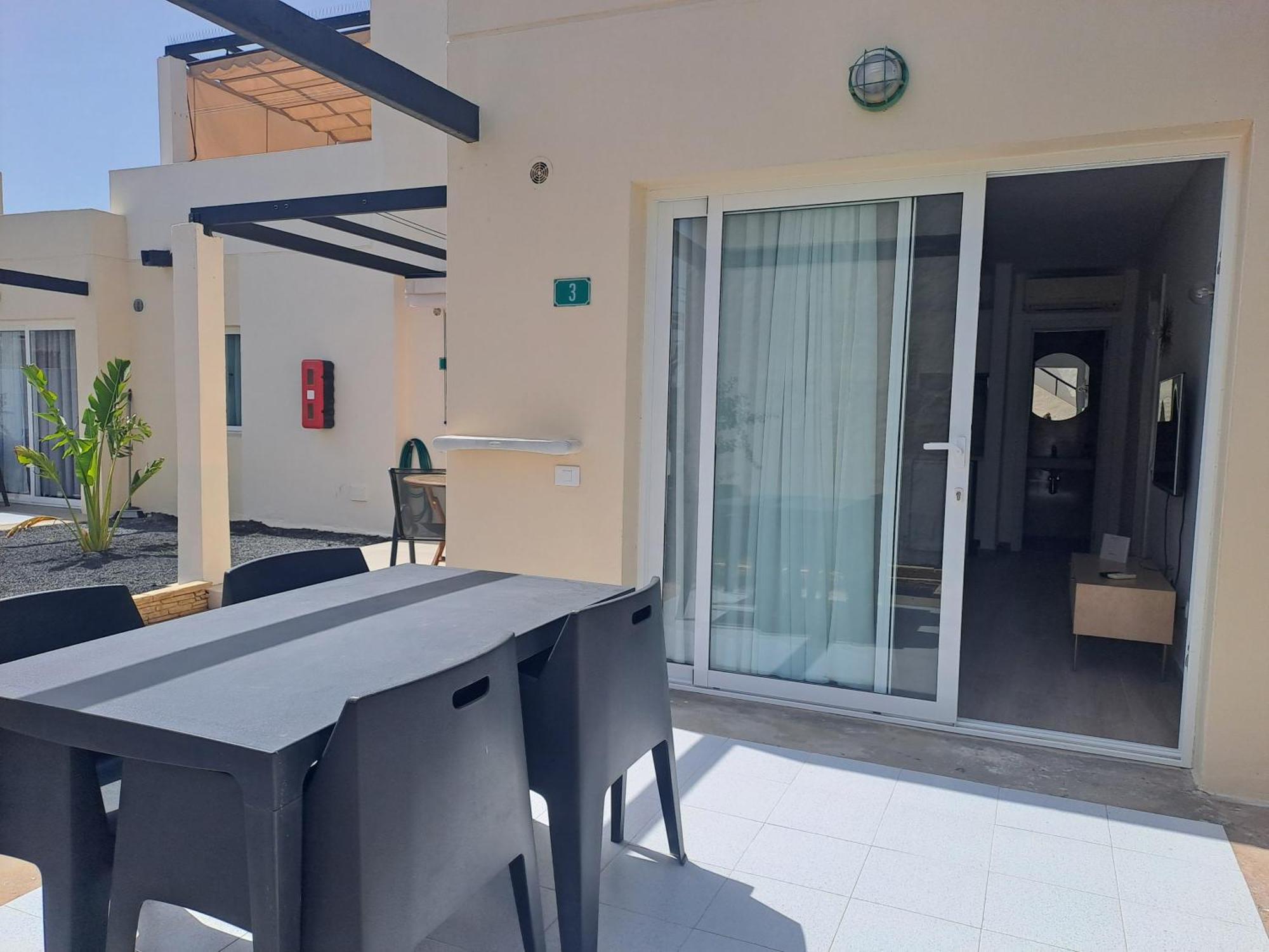 Apartamento con terraza y piscina en Corralejo Exterior foto